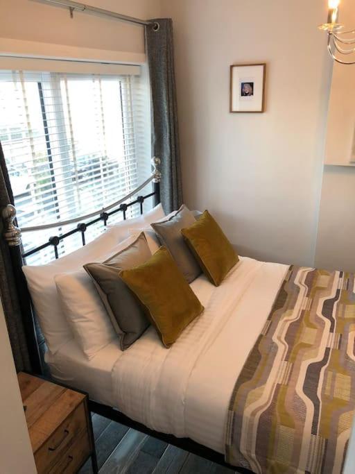 Mumbles - Modern Apartment With Panoramic Sea Views Oystermouth Εξωτερικό φωτογραφία